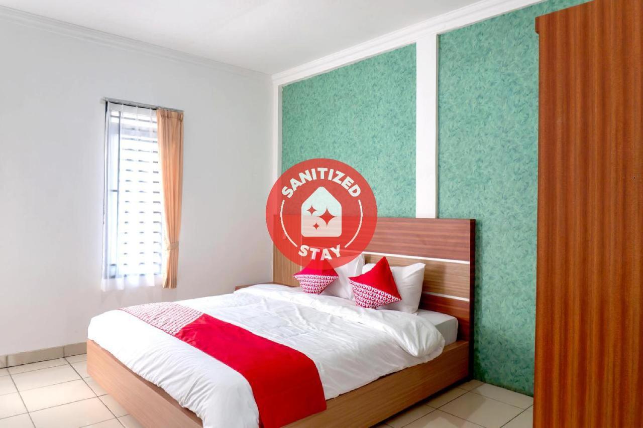Super Oyo 617 Sukaraja Residence Syariah Бандунг Экстерьер фото