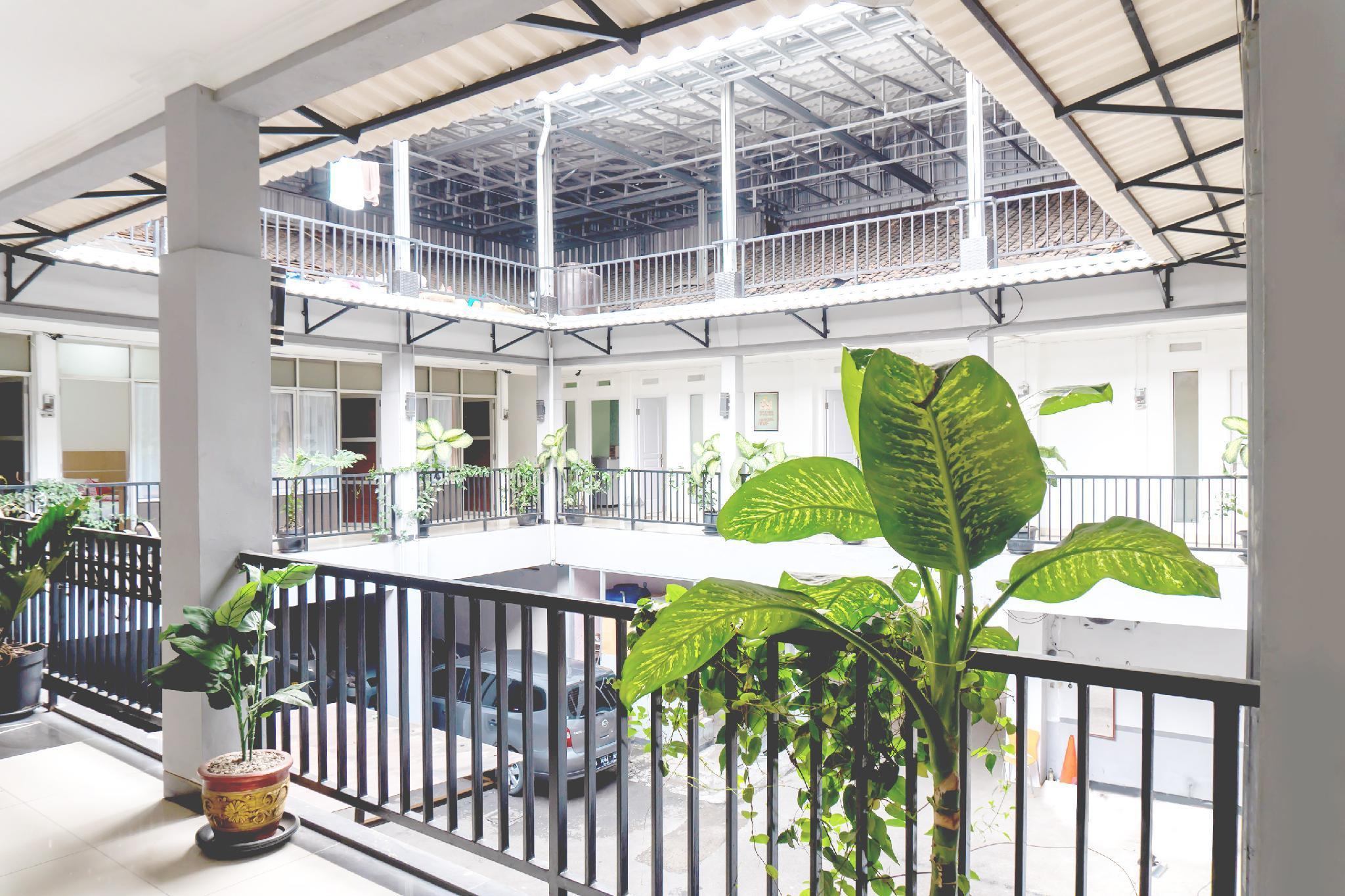 Super Oyo 617 Sukaraja Residence Syariah Бандунг Экстерьер фото