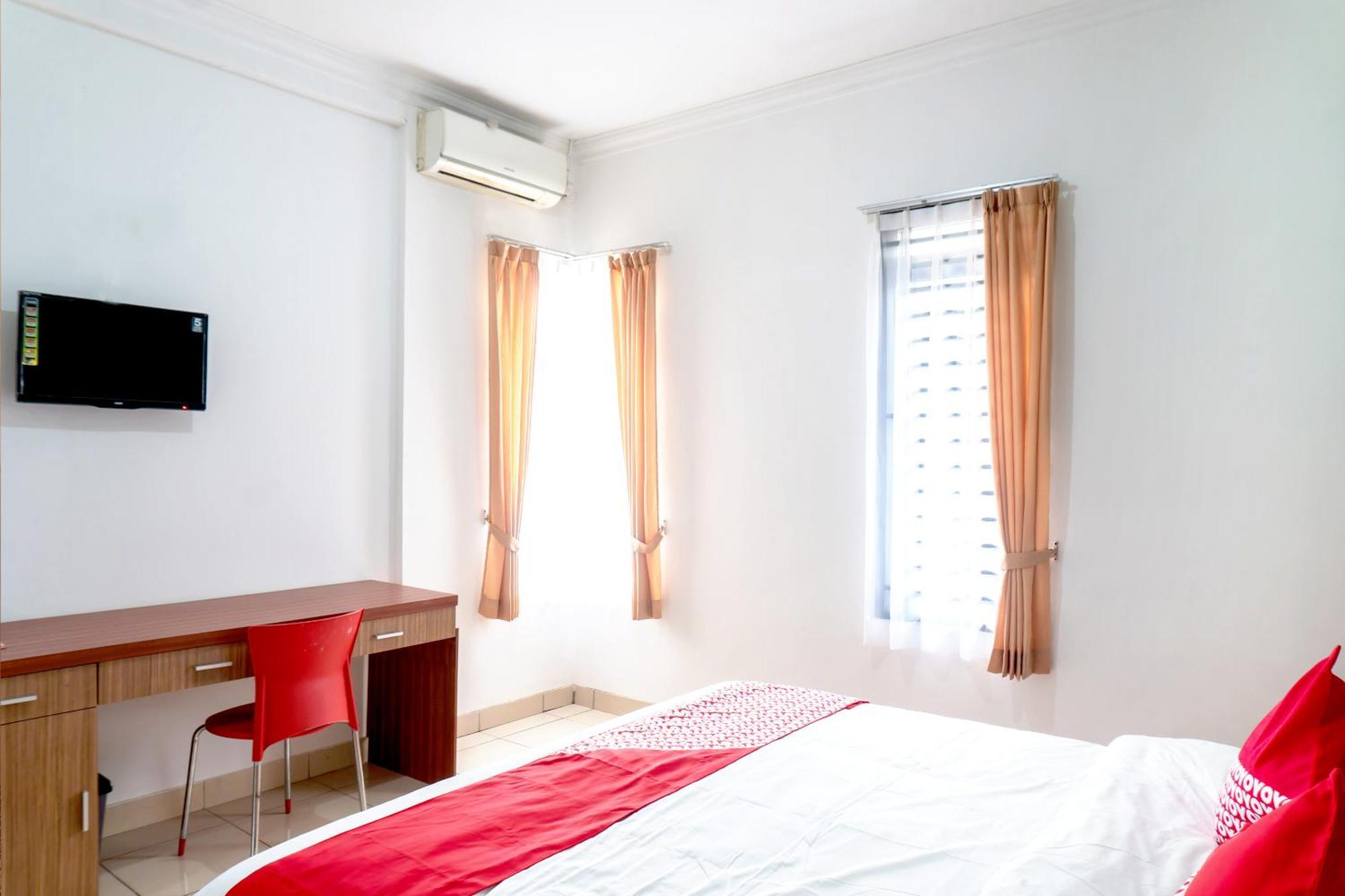 Super Oyo 617 Sukaraja Residence Syariah Бандунг Экстерьер фото