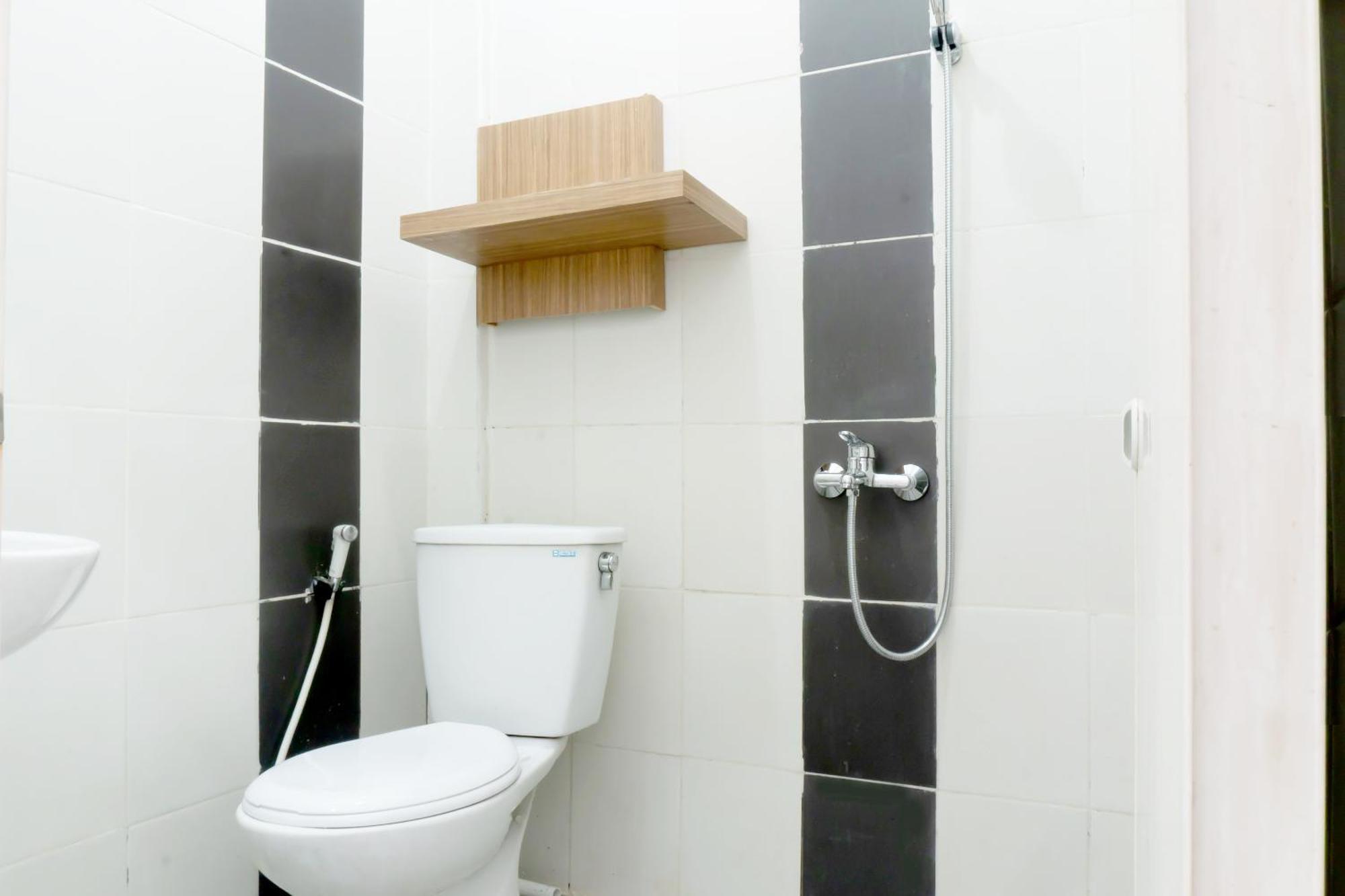 Super Oyo 617 Sukaraja Residence Syariah Бандунг Экстерьер фото