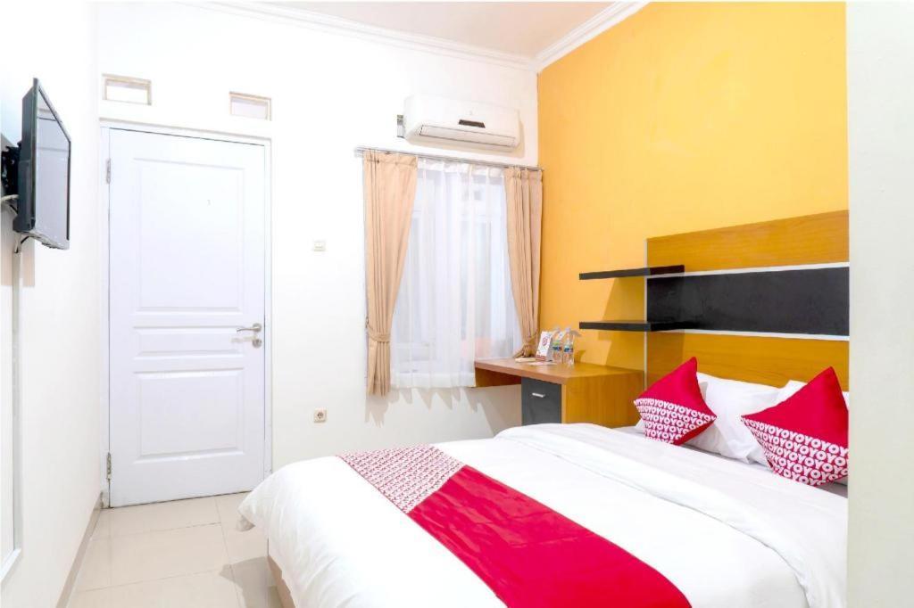 Super Oyo 617 Sukaraja Residence Syariah Бандунг Экстерьер фото